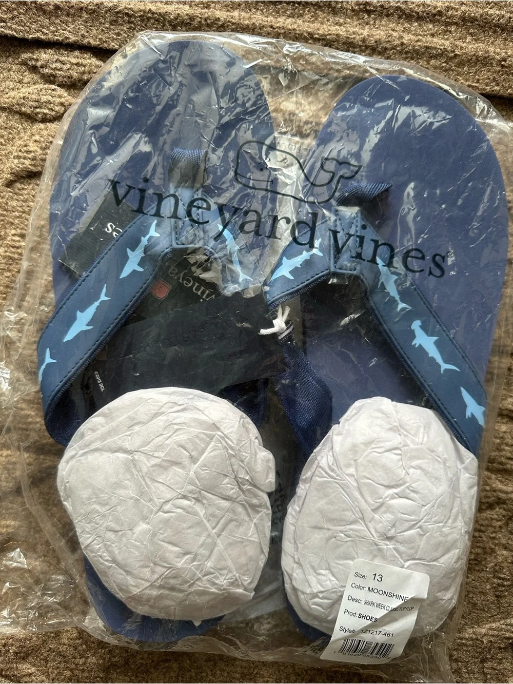 vineyard vines Men’s Blue Shark-Print Flip Flops shark week, size 13